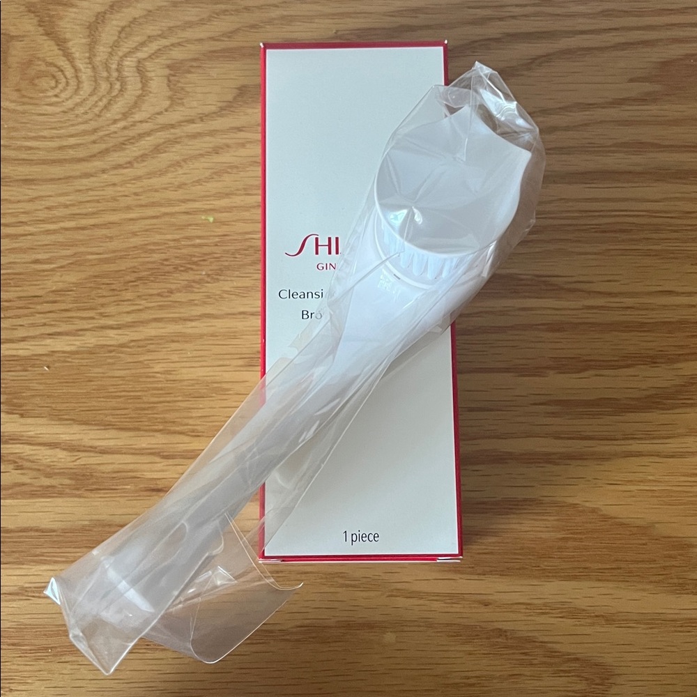 Shiseido White Cleansing Massage Brush - Picture 4 of 4